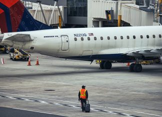 airline worker tarmac